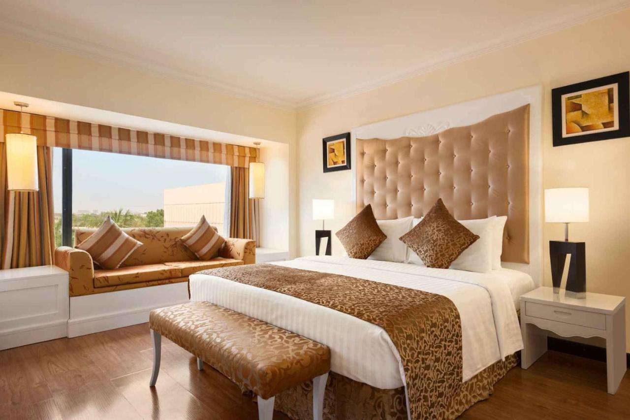 Ramada Plaza By Wyndham Karachi Airport Hotel Exterior foto Suite