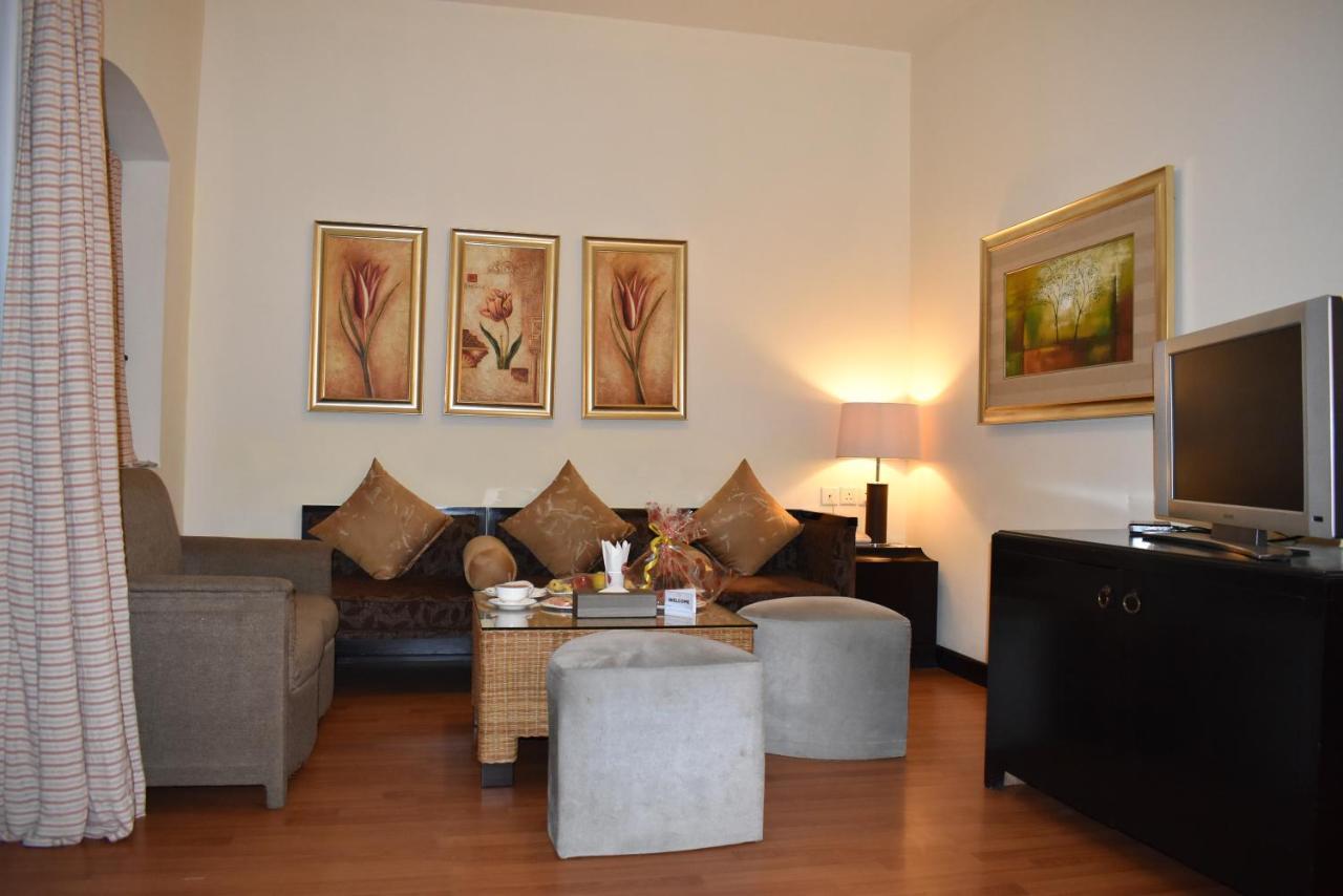 Ramada Plaza By Wyndham Karachi Airport Hotel Exterior foto Living room