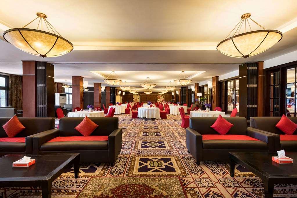 Ramada Plaza By Wyndham Karachi Airport Hotel Facilități foto The Royal Ballroom